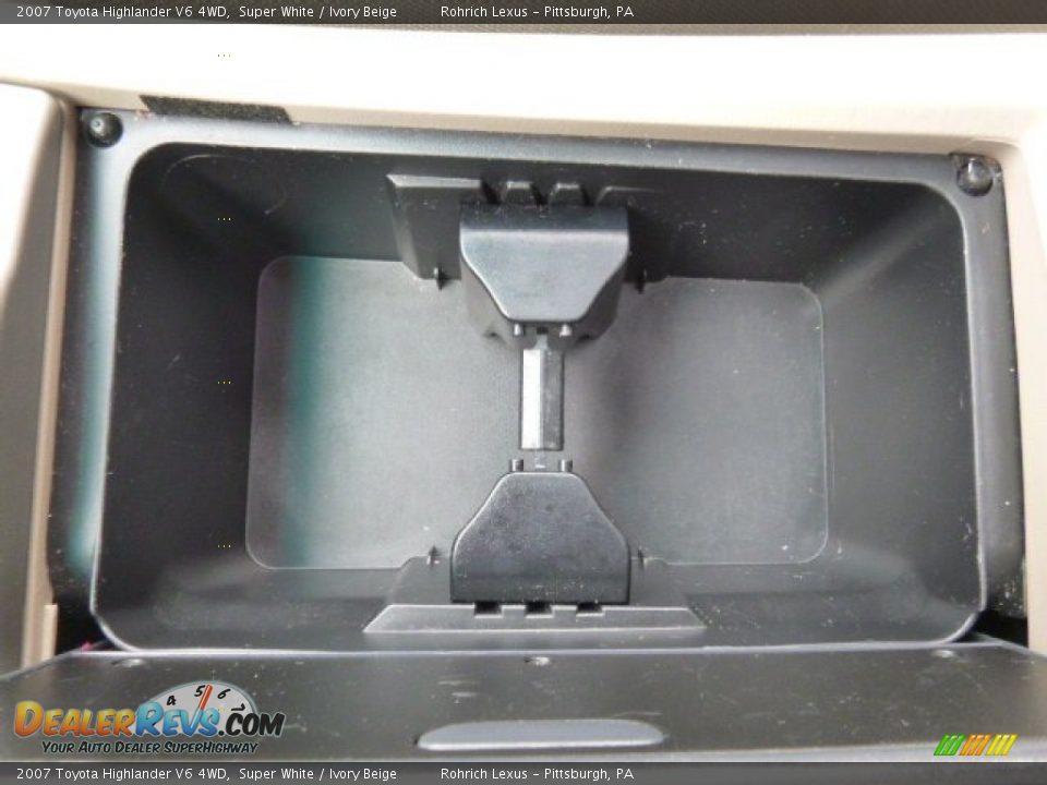 2007 Toyota Highlander V6 4WD Super White / Ivory Beige Photo #24