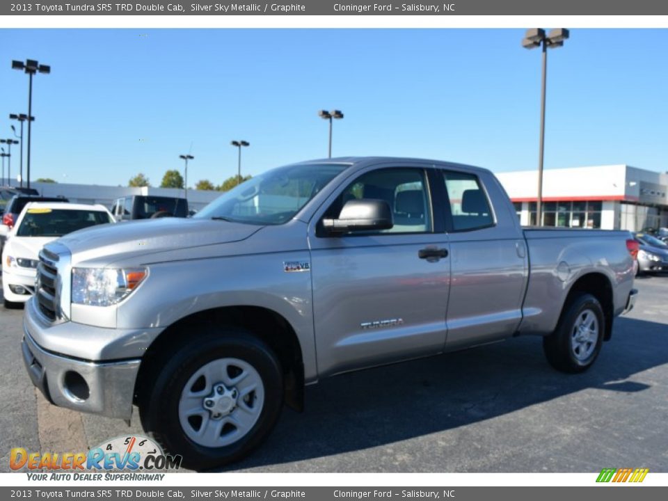 Front 3/4 View of 2013 Toyota Tundra SR5 TRD Double Cab Photo #7