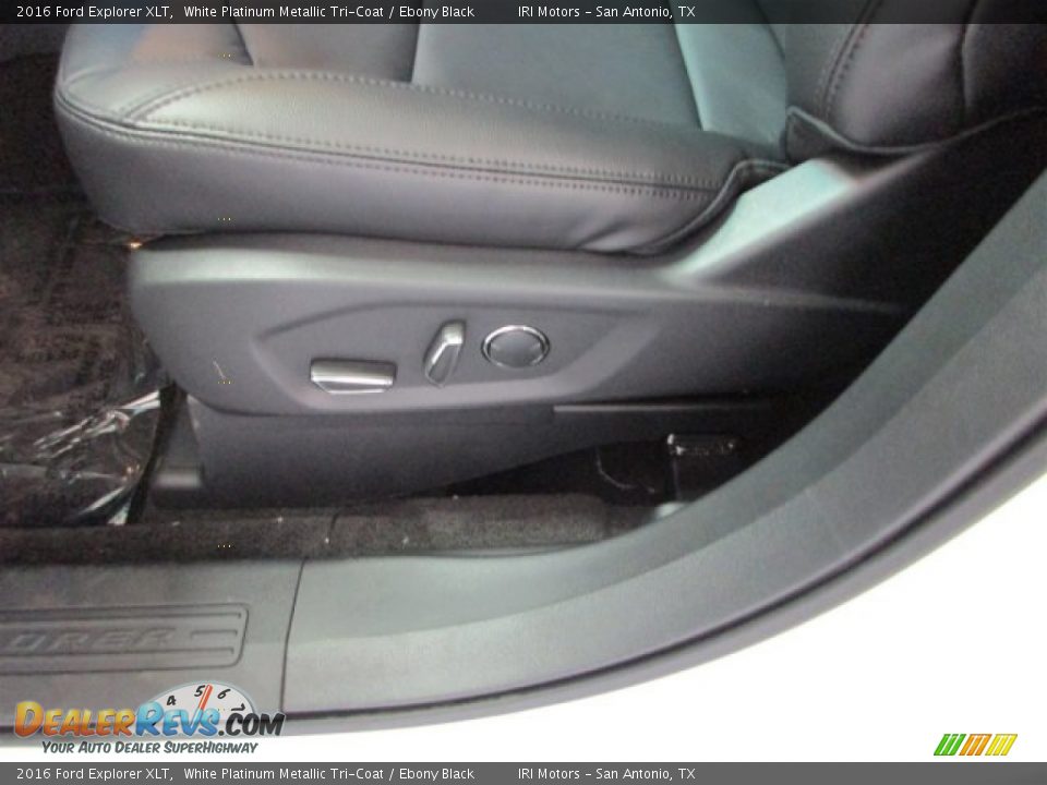 2016 Ford Explorer XLT White Platinum Metallic Tri-Coat / Ebony Black Photo #12