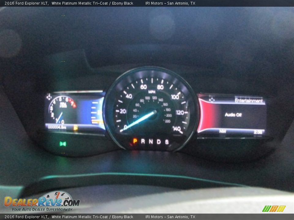 2016 Ford Explorer XLT White Platinum Metallic Tri-Coat / Ebony Black Photo #17