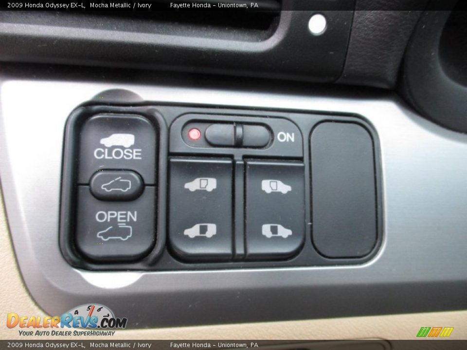 Controls of 2009 Honda Odyssey EX-L Photo #12