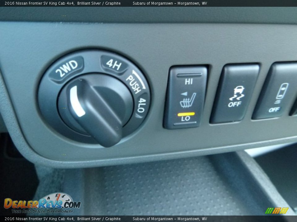 Controls of 2016 Nissan Frontier SV King Cab 4x4 Photo #18