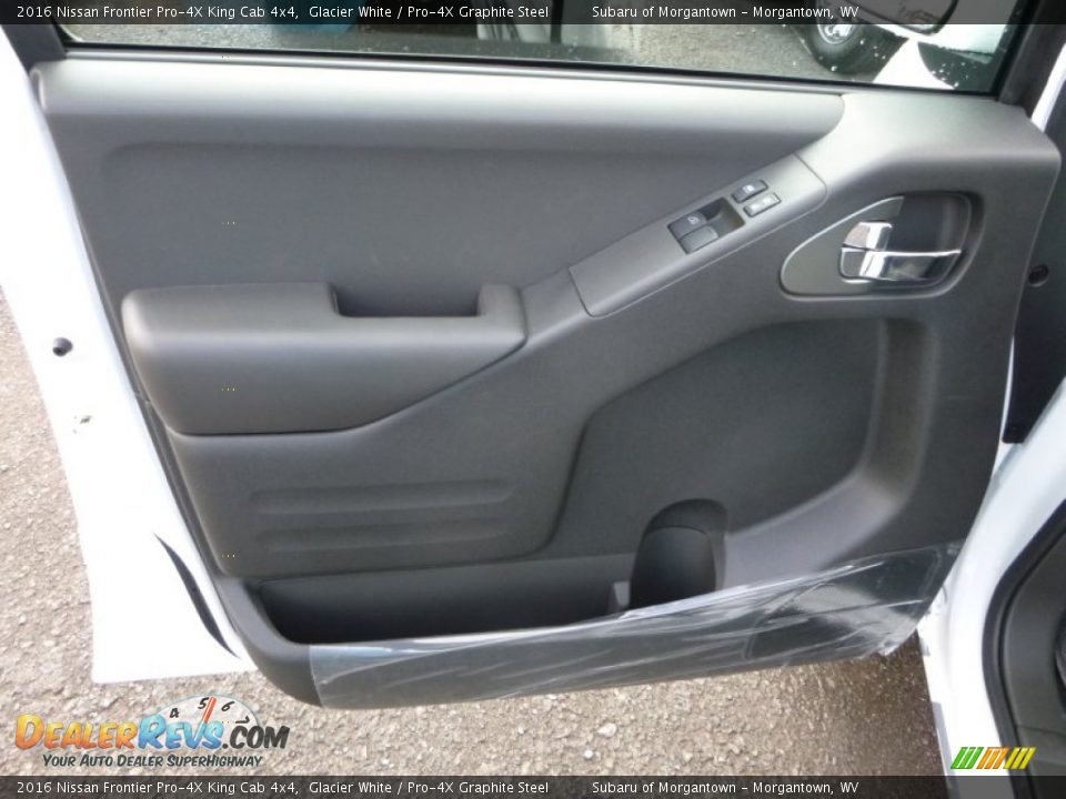 Door Panel of 2016 Nissan Frontier Pro-4X King Cab 4x4 Photo #14