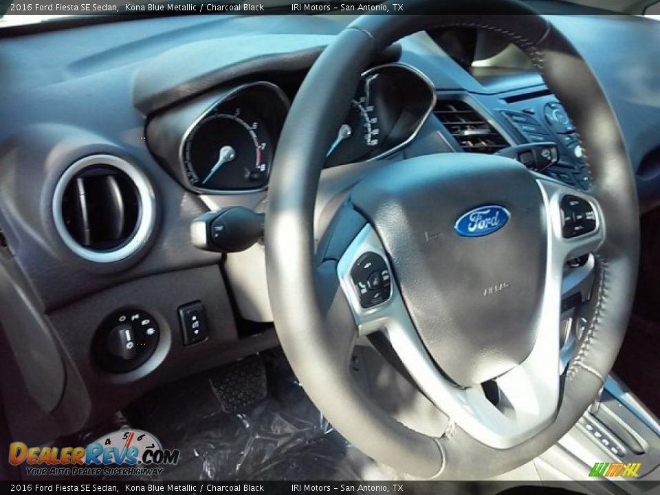2016 Ford Fiesta SE Sedan Kona Blue Metallic / Charcoal Black Photo #31