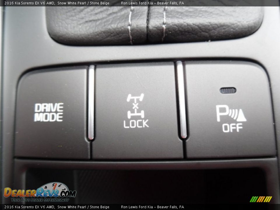 Controls of 2016 Kia Sorento EX V6 AWD Photo #19