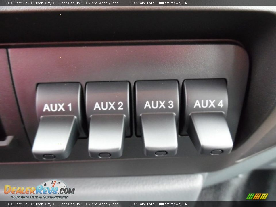 2016 Ford F250 Super Duty XL Super Cab 4x4 Oxford White / Steel Photo #19