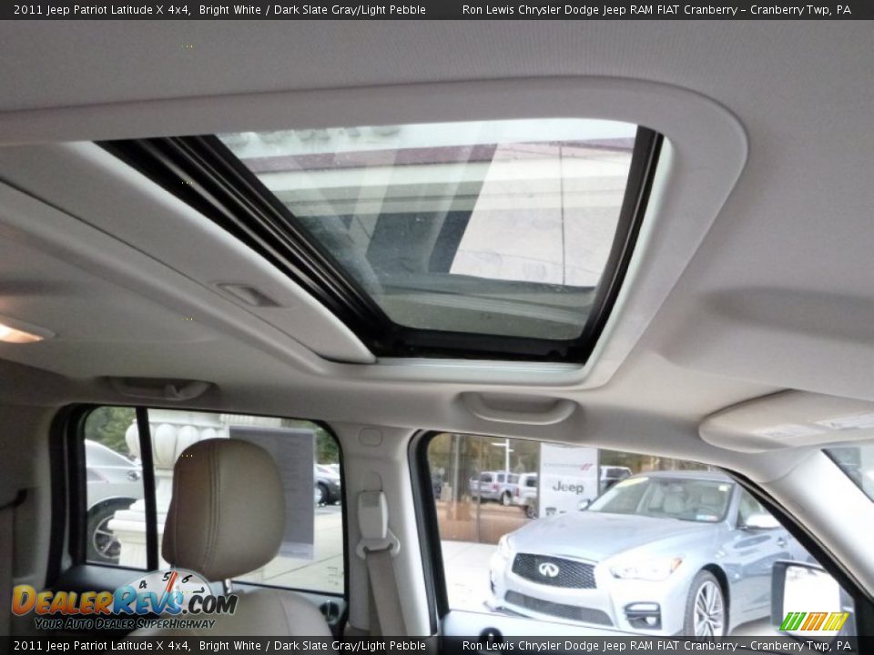 2011 Jeep Patriot Latitude X 4x4 Bright White / Dark Slate Gray/Light Pebble Photo #7