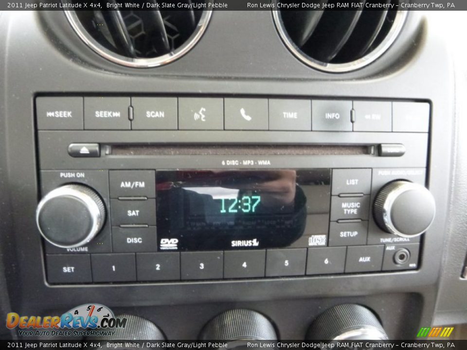 2011 Jeep Patriot Latitude X 4x4 Bright White / Dark Slate Gray/Light Pebble Photo #16