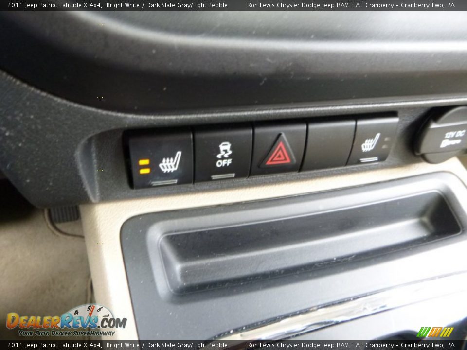 2011 Jeep Patriot Latitude X 4x4 Bright White / Dark Slate Gray/Light Pebble Photo #18