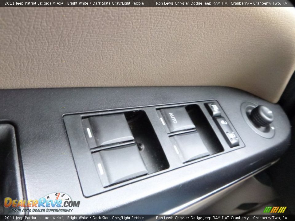 2011 Jeep Patriot Latitude X 4x4 Bright White / Dark Slate Gray/Light Pebble Photo #19