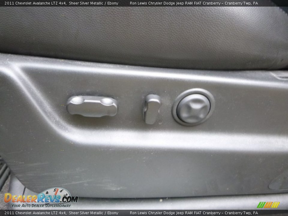 2011 Chevrolet Avalanche LTZ 4x4 Sheer Silver Metallic / Ebony Photo #15