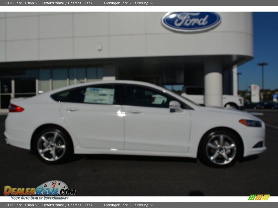 2016 Ford Fusion SE Oxford White / Charcoal Black Photo #2