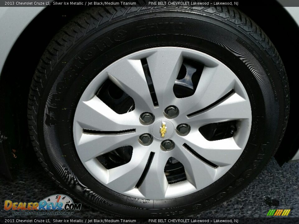 2013 Chevrolet Cruze LS Silver Ice Metallic / Jet Black/Medium Titanium Photo #4