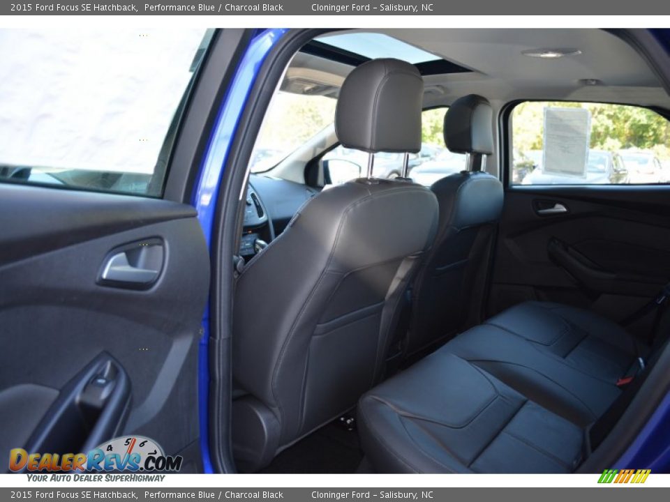 2015 Ford Focus SE Hatchback Performance Blue / Charcoal Black Photo #10