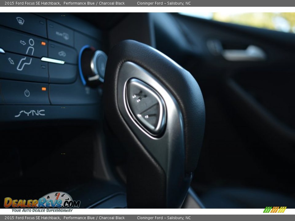 2015 Ford Focus SE Hatchback Performance Blue / Charcoal Black Photo #16