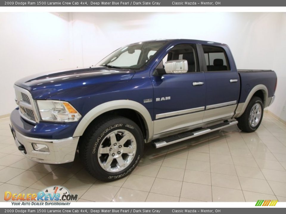 Front 3/4 View of 2009 Dodge Ram 1500 Laramie Crew Cab 4x4 Photo #3