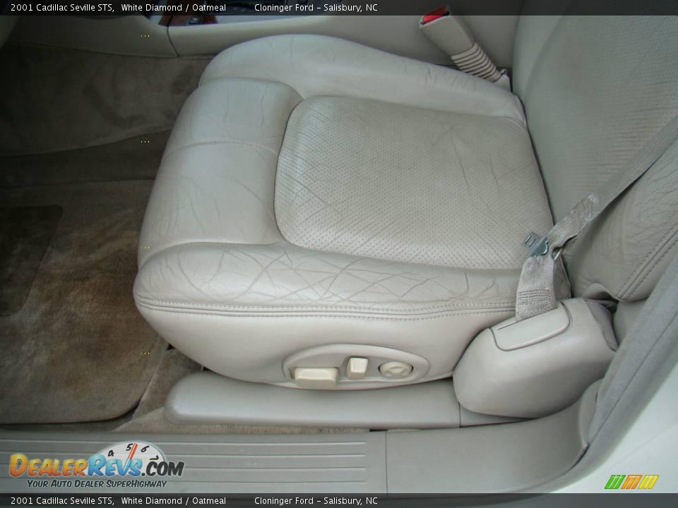 2001 Cadillac Seville STS White Diamond / Oatmeal Photo #17