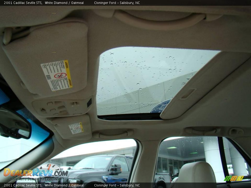 2001 Cadillac Seville STS White Diamond / Oatmeal Photo #18