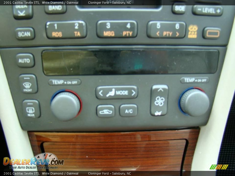 2001 Cadillac Seville STS White Diamond / Oatmeal Photo #22