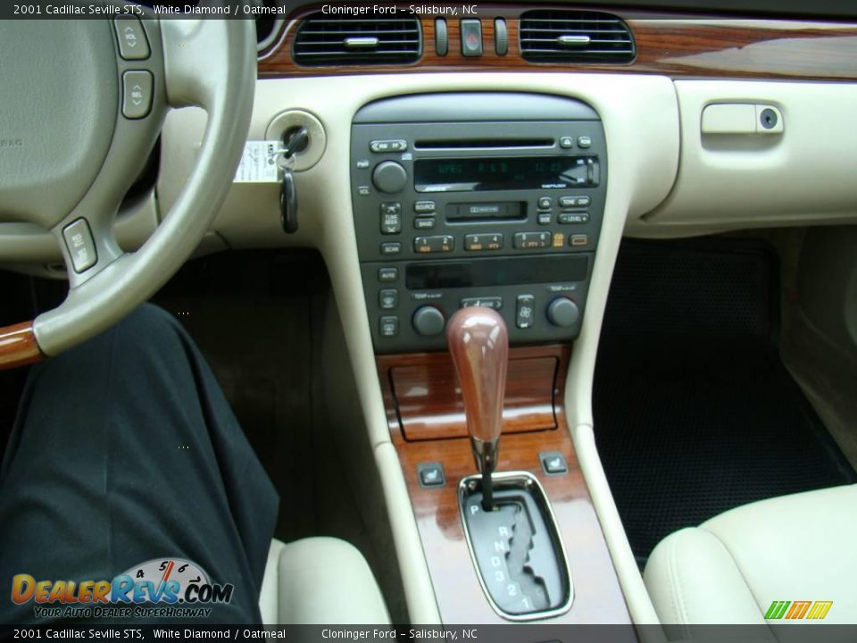 2001 Cadillac Seville STS White Diamond / Oatmeal Photo #24