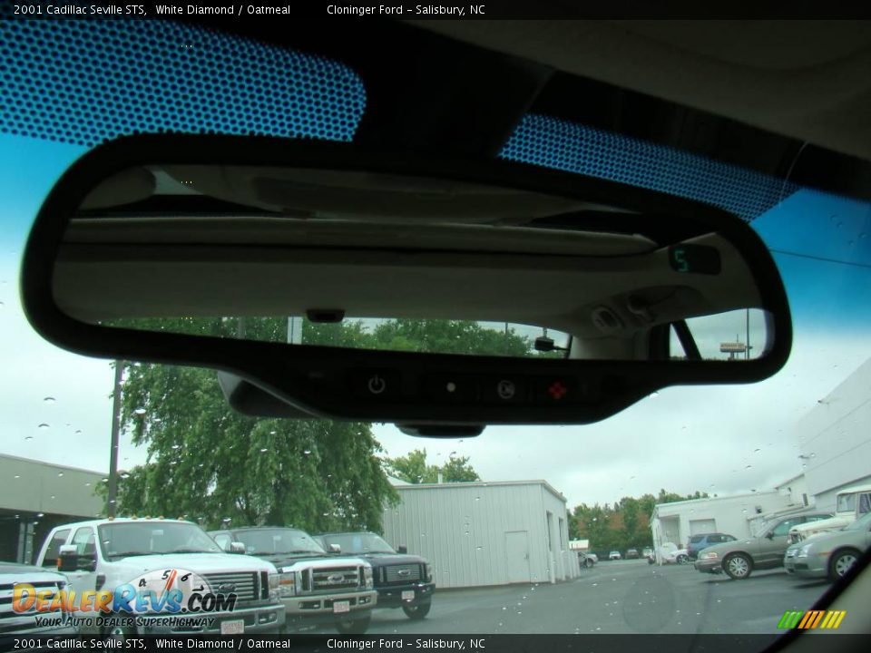 2001 Cadillac Seville STS White Diamond / Oatmeal Photo #25