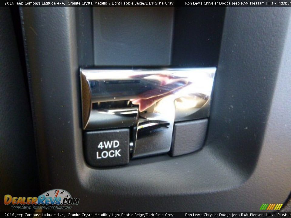 2016 Jeep Compass Latitude 4x4 Granite Crystal Metallic / Light Pebble Beige/Dark Slate Gray Photo #15