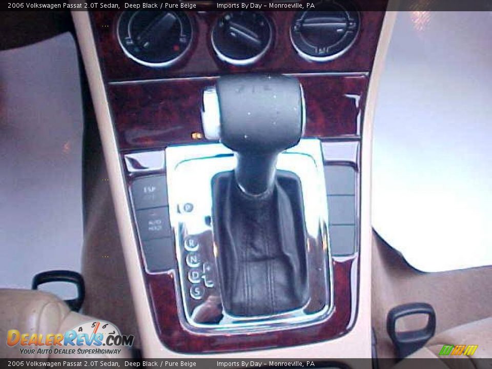 2006 Volkswagen Passat 2.0T Sedan Deep Black / Pure Beige Photo #16