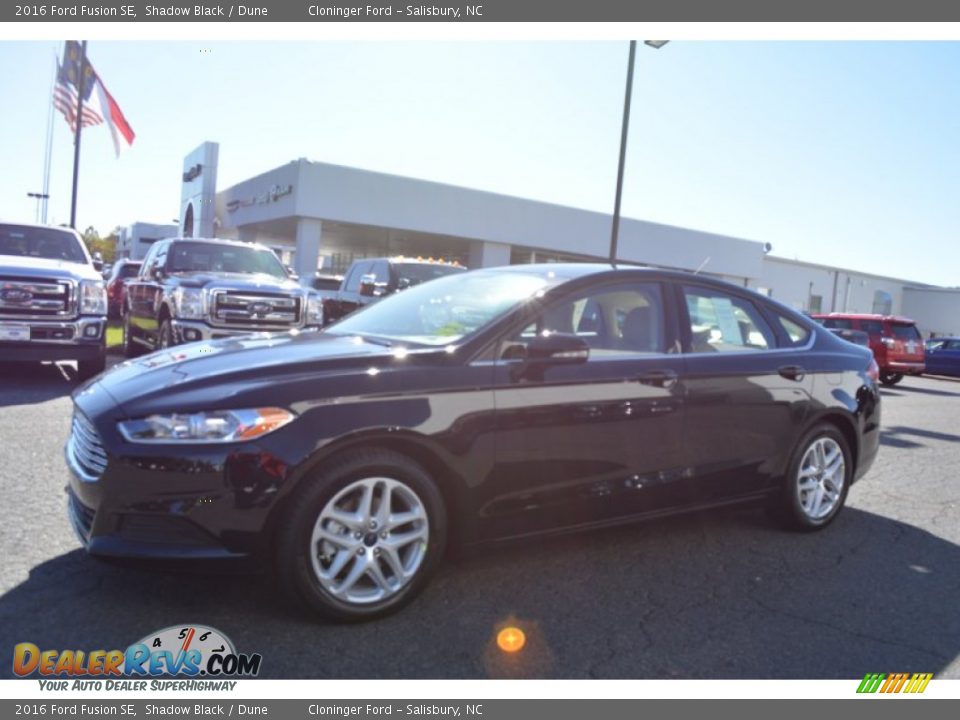 2016 Ford Fusion SE Shadow Black / Dune Photo #3