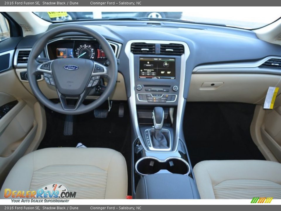 Dashboard of 2016 Ford Fusion SE Photo #9