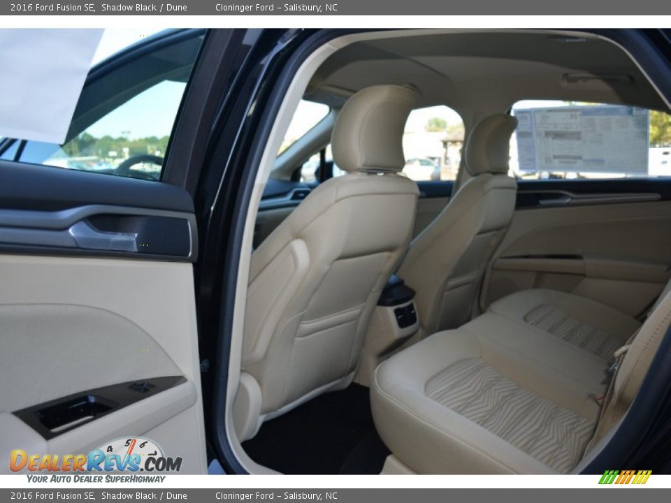 2016 Ford Fusion SE Shadow Black / Dune Photo #10
