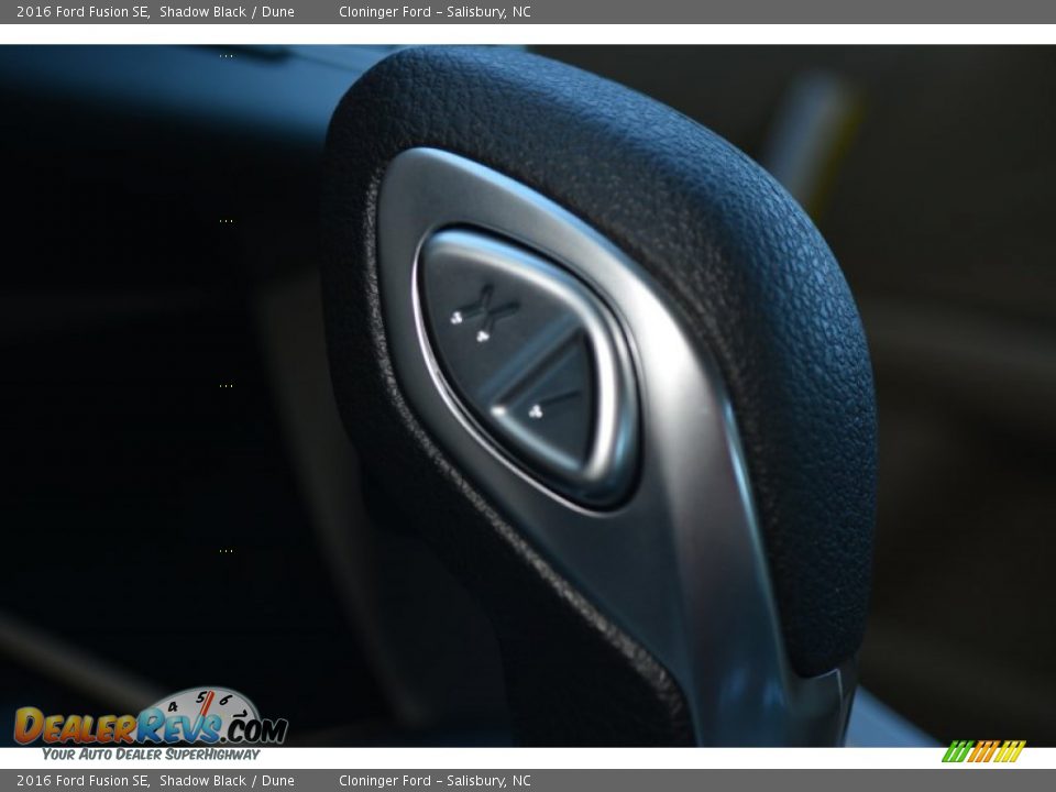2016 Ford Fusion SE Shadow Black / Dune Photo #18