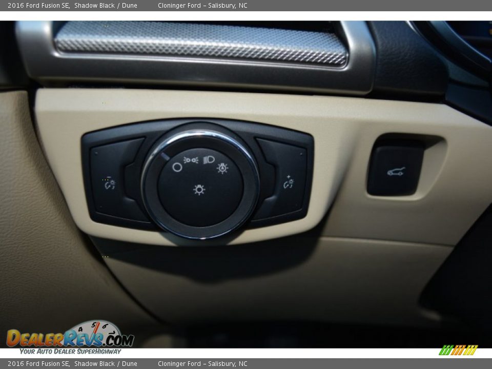 2016 Ford Fusion SE Shadow Black / Dune Photo #20