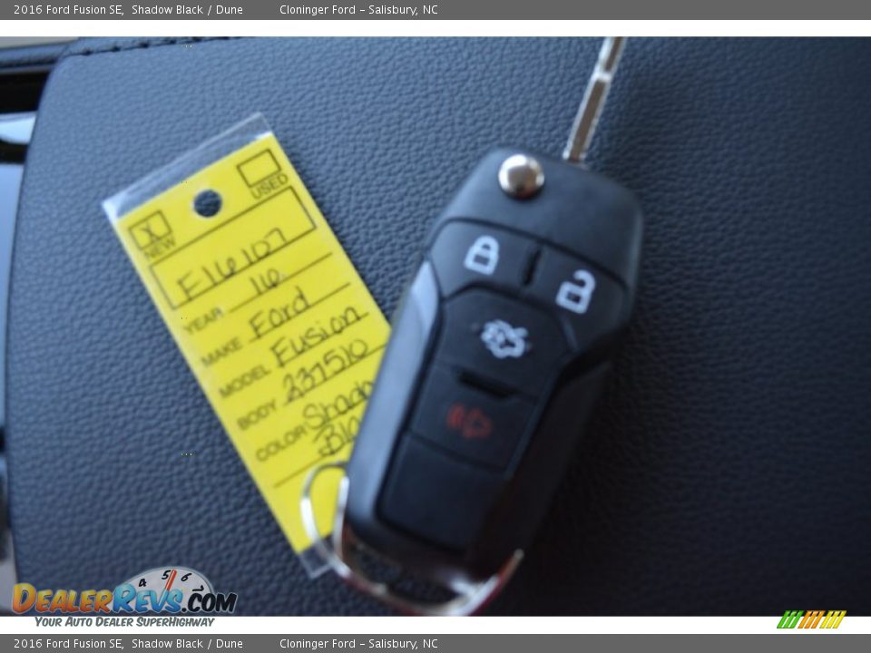 2016 Ford Fusion SE Shadow Black / Dune Photo #21
