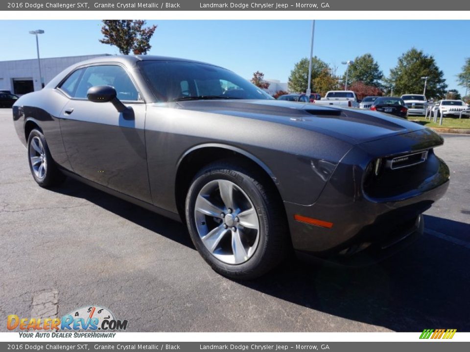 Front 3/4 View of 2016 Dodge Challenger SXT Photo #4