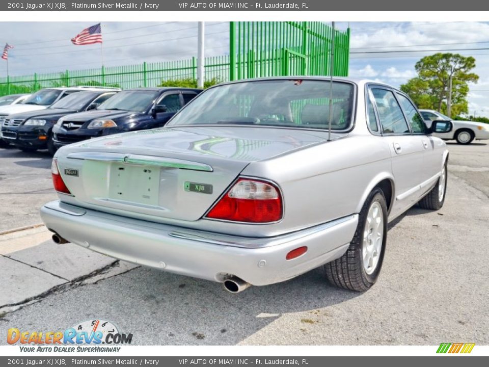 2001 Jaguar XJ XJ8 Platinum Silver Metallic / Ivory Photo #36