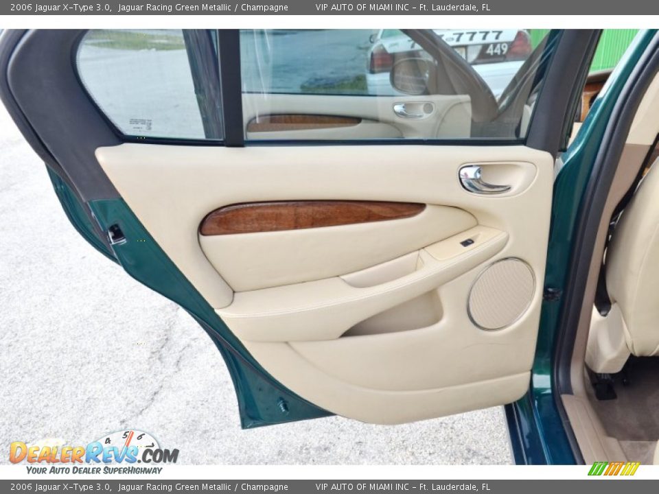 Door Panel of 2006 Jaguar X-Type 3.0 Photo #16
