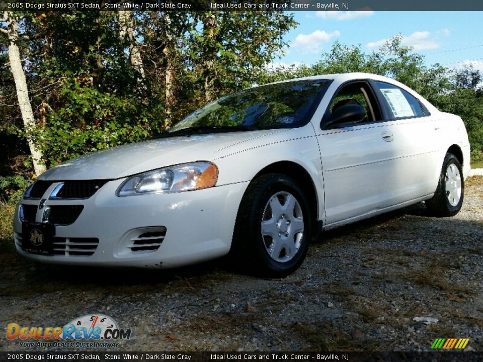 2005 Dodge Stratus SXT Sedan Stone White / Dark Slate Gray Photo #1