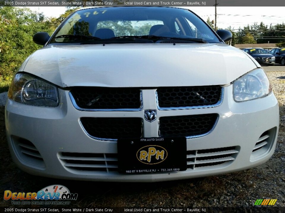 2005 Dodge Stratus SXT Sedan Stone White / Dark Slate Gray Photo #2