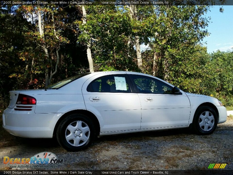 2005 Dodge Stratus SXT Sedan Stone White / Dark Slate Gray Photo #4