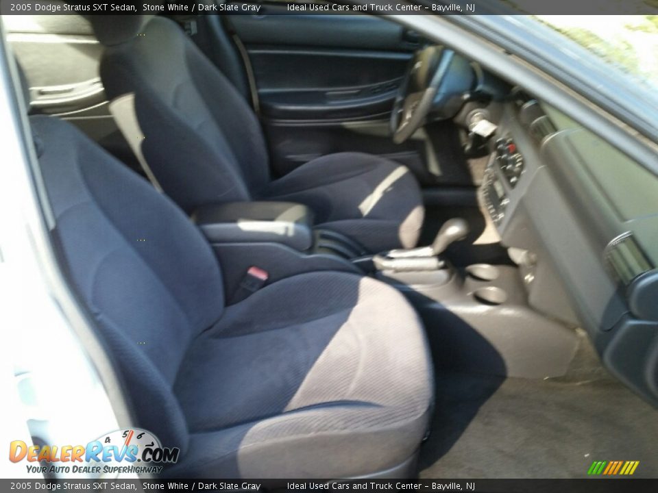 2005 Dodge Stratus SXT Sedan Stone White / Dark Slate Gray Photo #9
