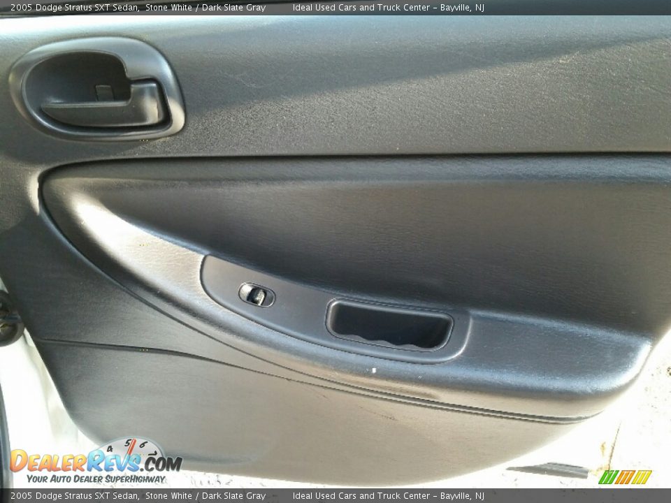 2005 Dodge Stratus SXT Sedan Stone White / Dark Slate Gray Photo #11