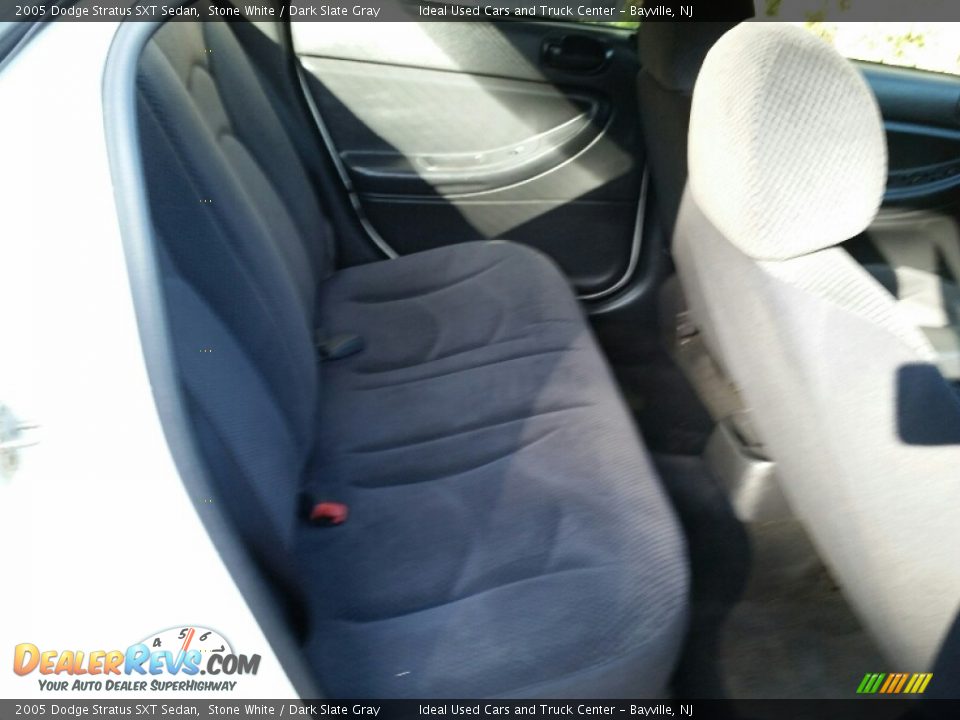 2005 Dodge Stratus SXT Sedan Stone White / Dark Slate Gray Photo #12