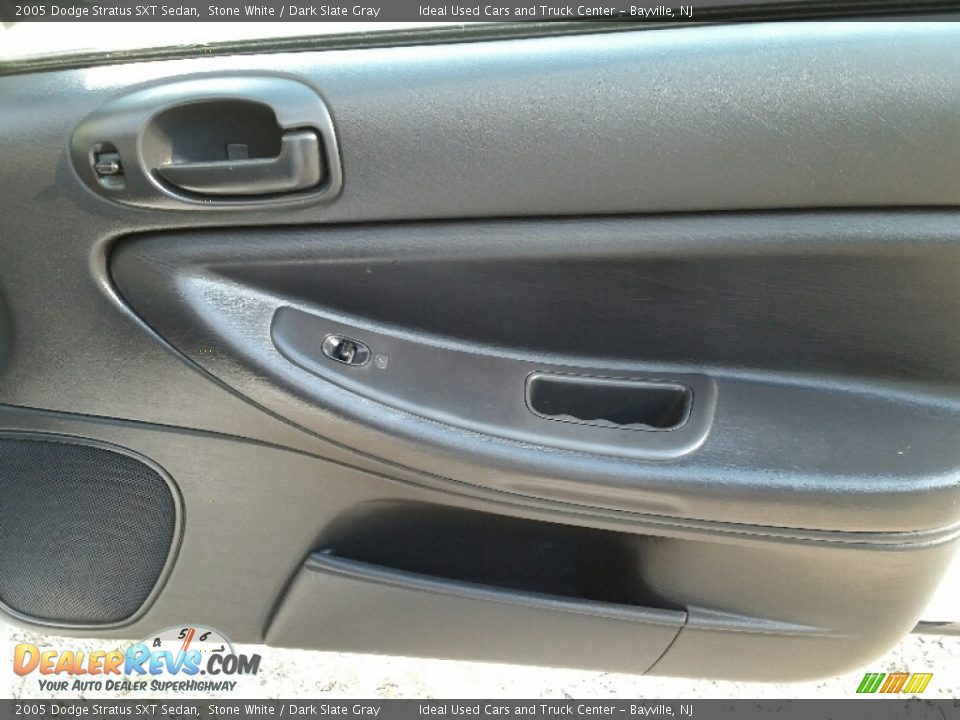 2005 Dodge Stratus SXT Sedan Stone White / Dark Slate Gray Photo #13