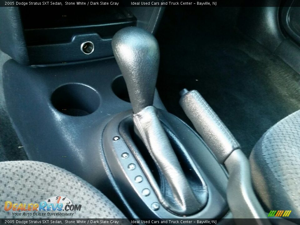 2005 Dodge Stratus SXT Sedan Stone White / Dark Slate Gray Photo #18