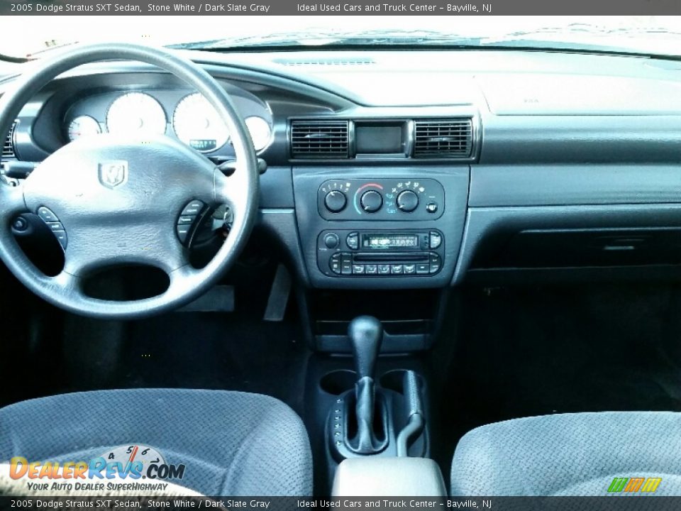 2005 Dodge Stratus SXT Sedan Stone White / Dark Slate Gray Photo #19