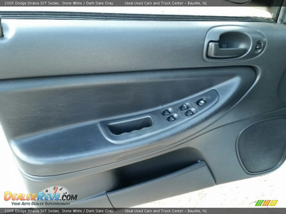 2005 Dodge Stratus SXT Sedan Stone White / Dark Slate Gray Photo #21