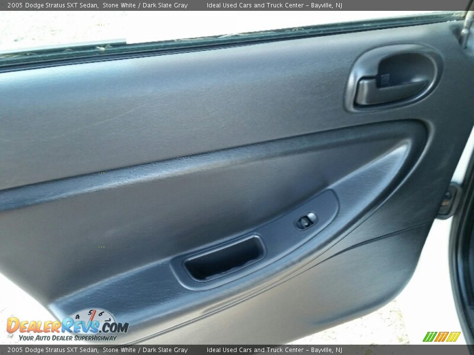 2005 Dodge Stratus SXT Sedan Stone White / Dark Slate Gray Photo #22