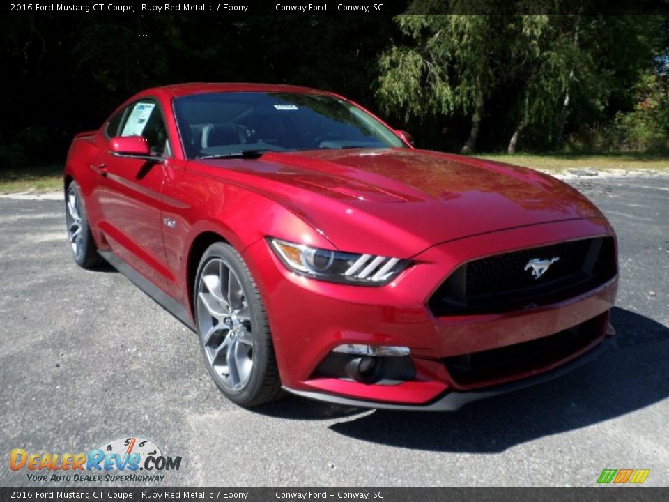 Front 3/4 View of 2016 Ford Mustang GT Coupe Photo #1