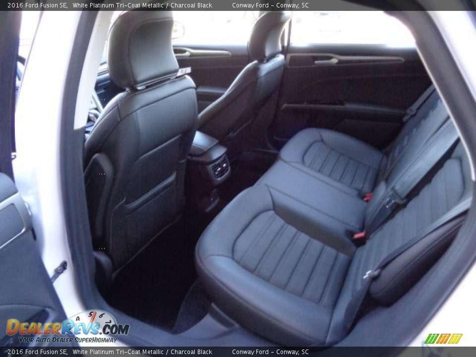 2016 Ford Fusion SE White Platinum Tri-Coat Metallic / Charcoal Black Photo #16
