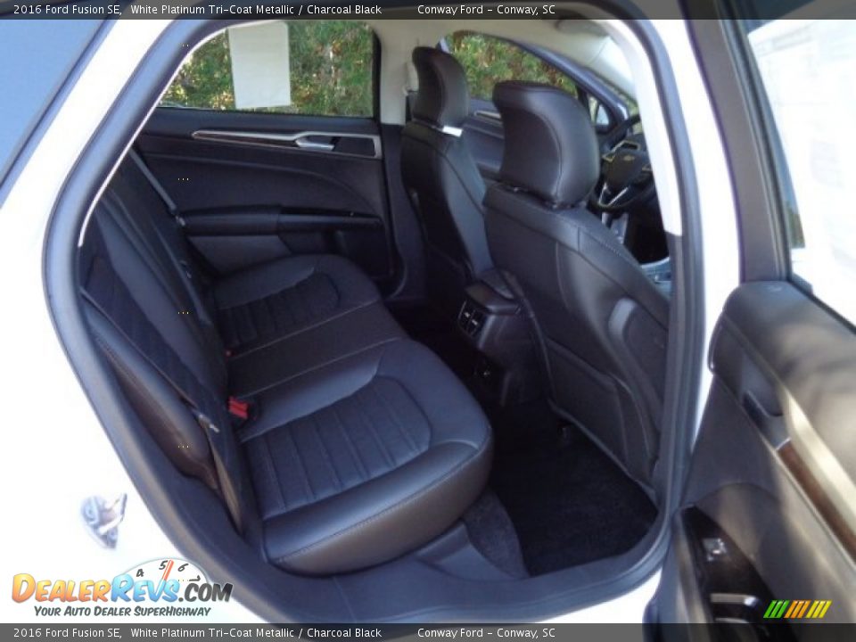 2016 Ford Fusion SE White Platinum Tri-Coat Metallic / Charcoal Black Photo #17